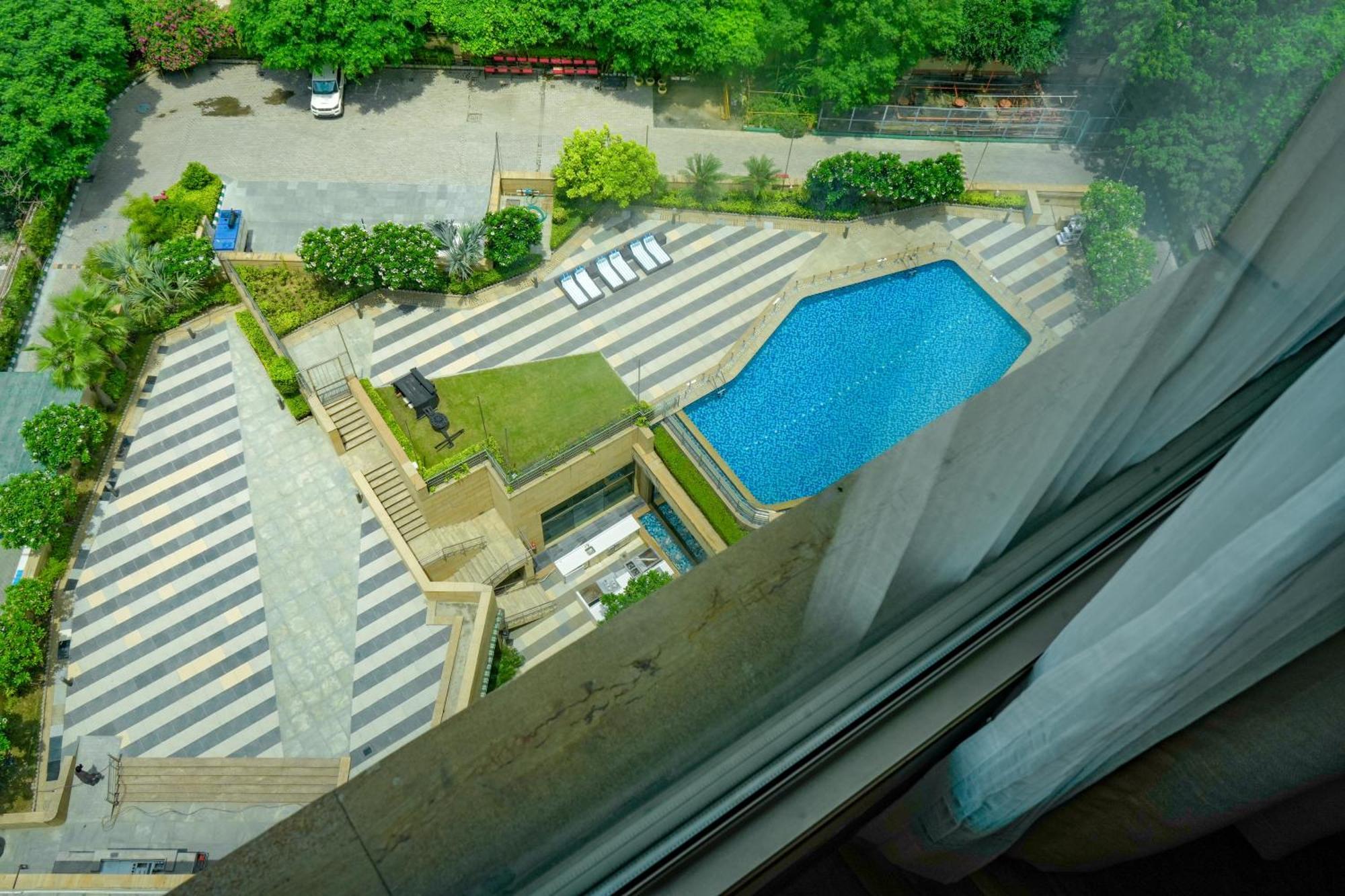 Courtyard By Marriott Gurugram Downtown Hotell Gurgaon Exteriör bild